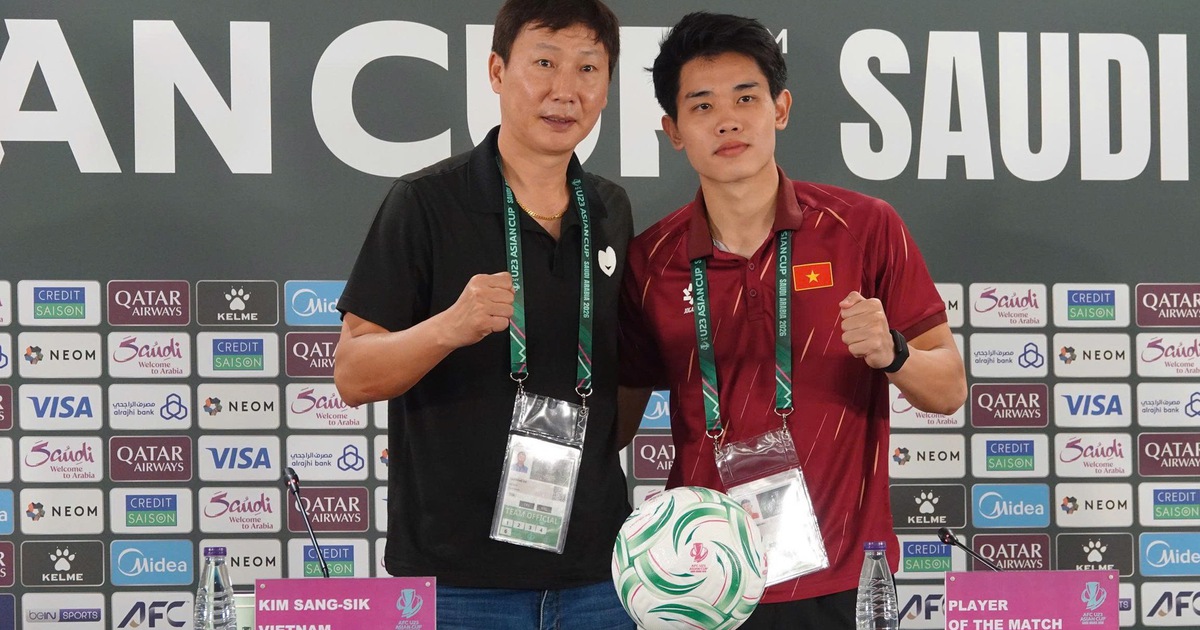 HLV Kim lại khiến đối thủ ‘chới với’, sử dụng sơ đồ độc lạ: Tứ kết có thể còn hay hơn