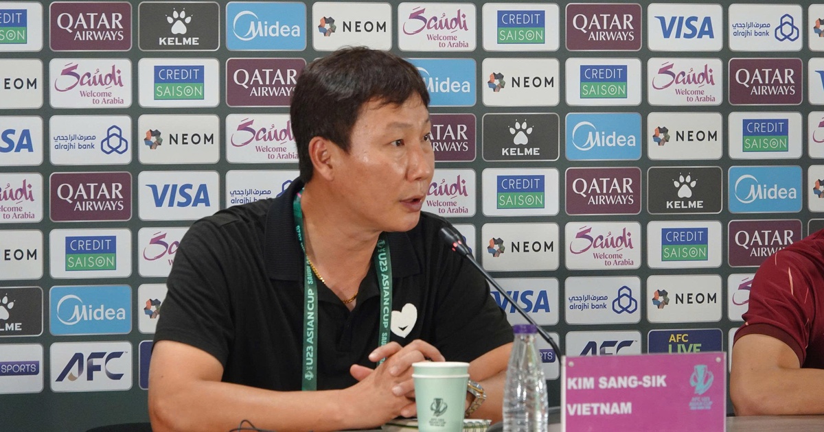 HLV Kim Sang-sik tận mắt xem U.23 UAE hòa Syria, lên phương án nhân sự và chiến thuật đấu tứ kết