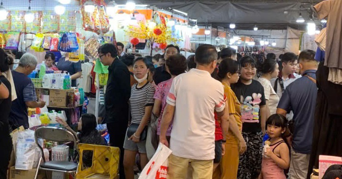 Check-in hội chợ Thái Lan: Thiên đường ăn uống và mua sắm