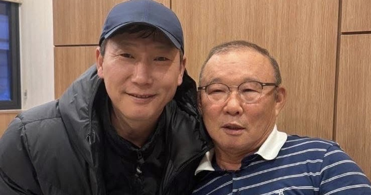 Truyền thông Hàn Quốc: HLV Kim Sang-sik làm được điều ông Park chưa thể, tạo 'phép màu' cho bóng đá Việt Nam