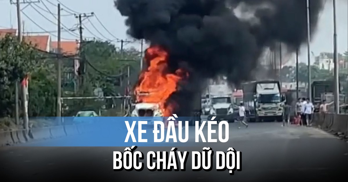 Cận cảnh xe đầu kéo bốc cháy dữ dội, tài xế thoát ra ngoài