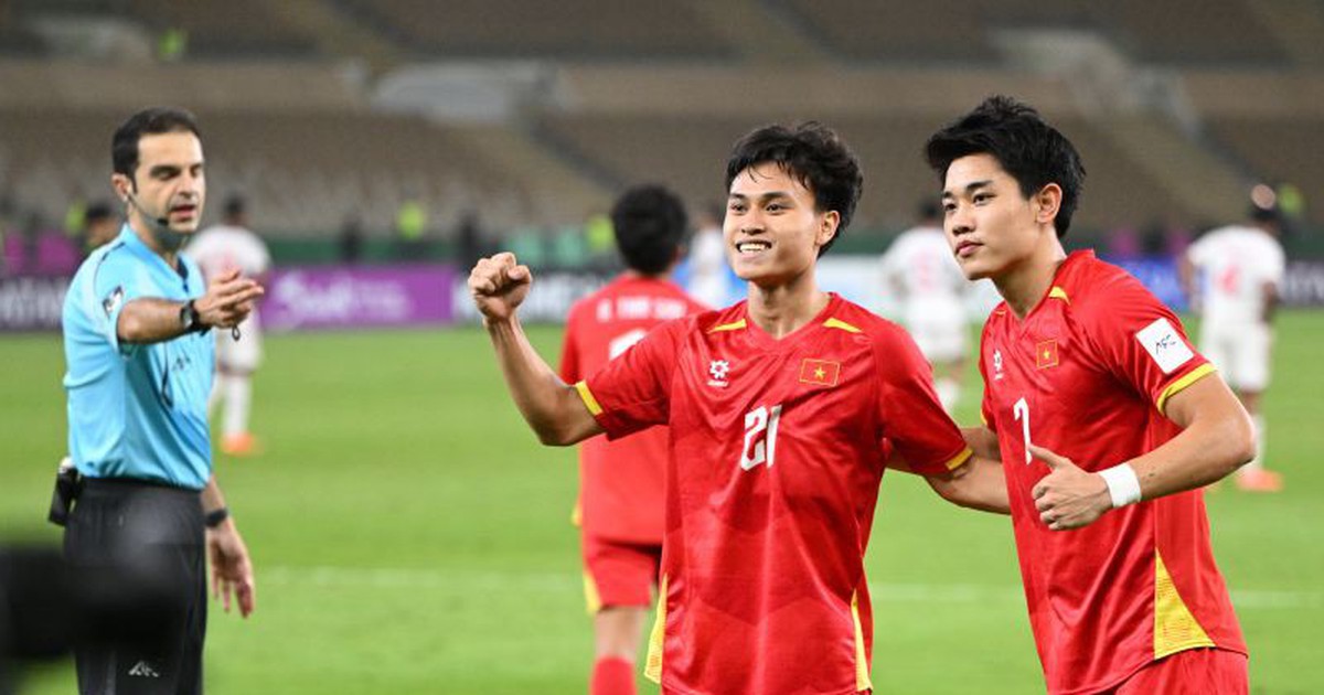 Minh Phúc từng khóc khi bị ‘cấm’ theo bóng đá khiến gia đình phải họp khẩn và cái kết…