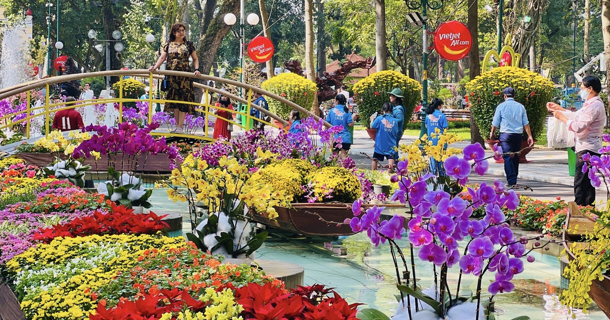 Hội hoa xuân, chợ hoa Tết Bính Ngọ ở TP.HCM có gì đặc biệt?