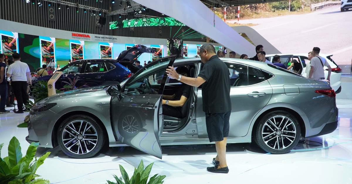 Sedan hạng D năm 2025: Các đối thủ 'lay lắt', chỉ Toyota Camry còn sức hút