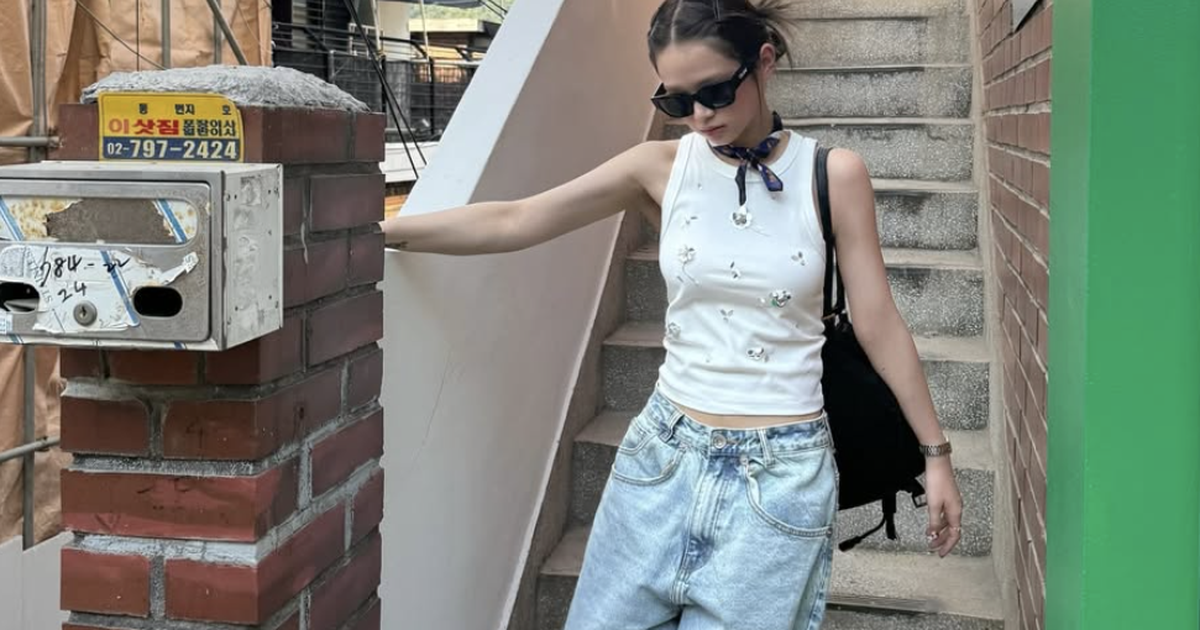 Quần jeans ống rộng trở thành lựa chọn quen thuộc trong tủ đồ của phái đẹp