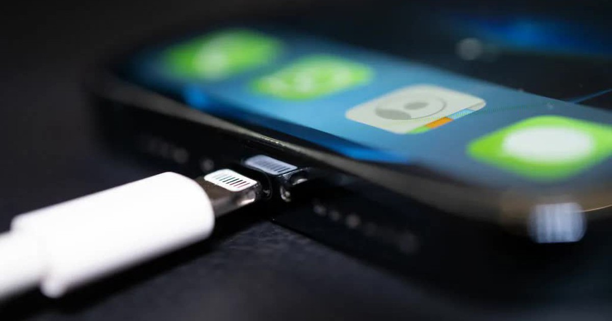 Nguyên nhân khiến smartphone không thể sạc tối đa