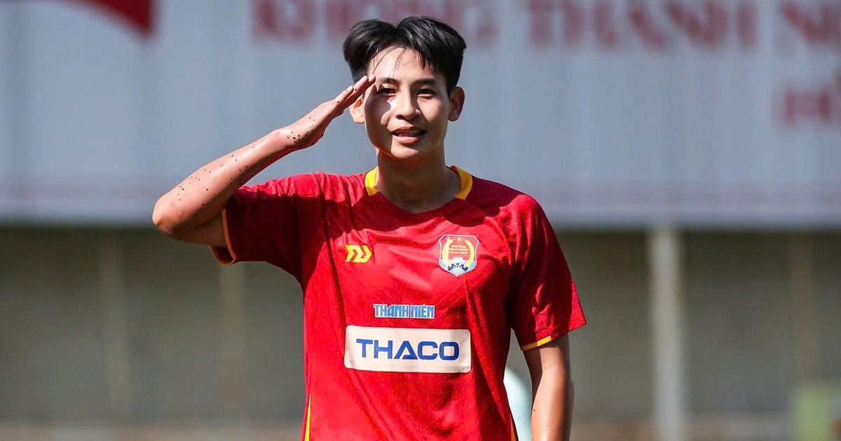 Chàng cảnh sát tương lai và ước mơ thành cầu thủ chuyên nghiệp