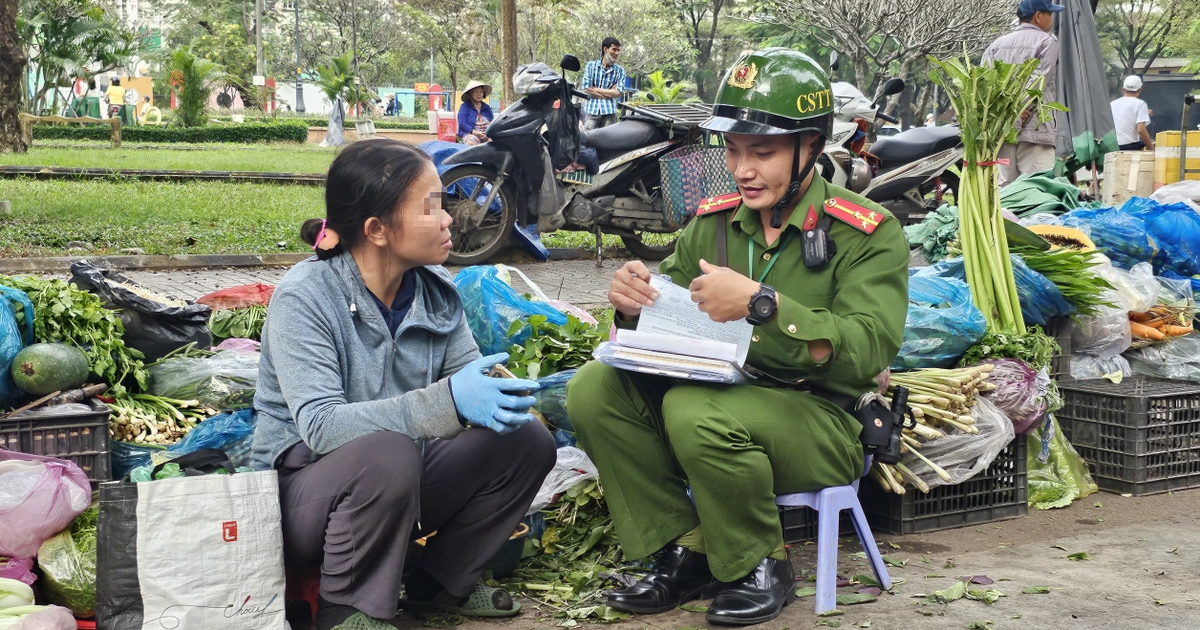 TP.HCM lập lại trật tự vỉa hè khu chợ tự phát: Vì an toàn người dân