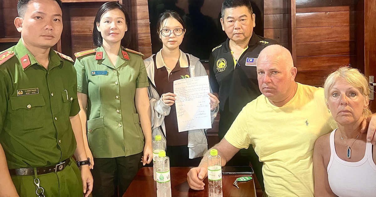 Phú Quốc: Hỗ trợ 2 du khách người Anh nhận lại hơn 260 triệu đồng