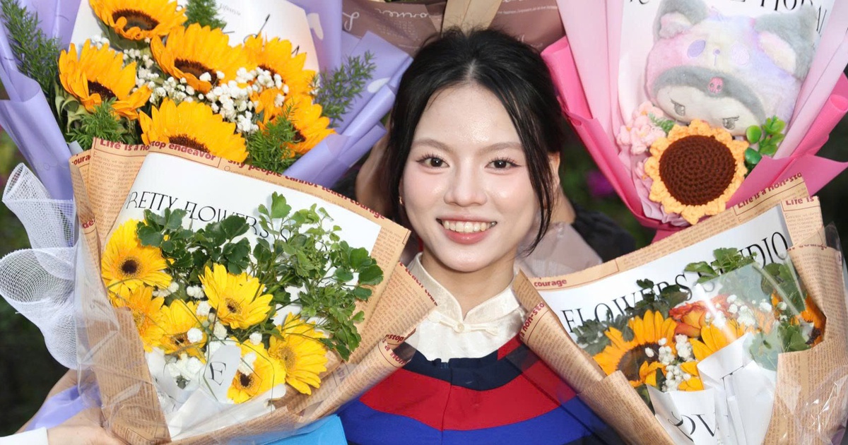 Bài phát biểu về ba mẹ làm nhiều người rơi nước mắt của nữ thủ khoa