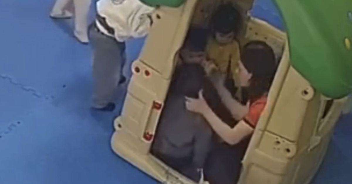 Đình chỉ giáo viên mầm non tát trẻ trước mặt bạn ở Hưng Yên