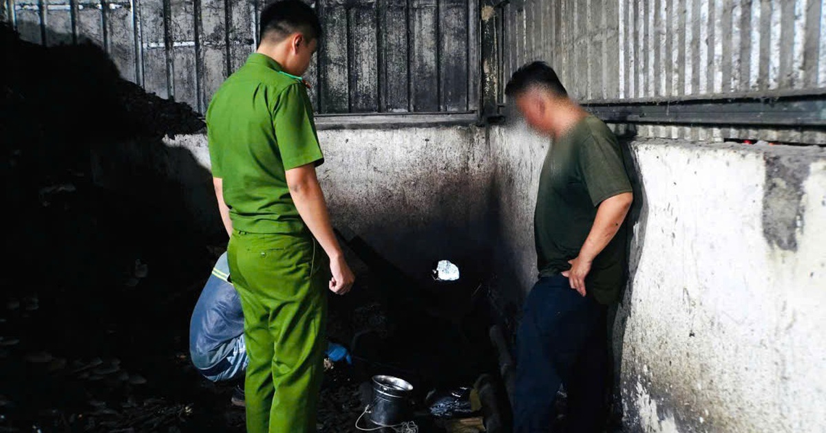 Nước thải đen ngòm, ô nhiễm lén lút xả thẳng ra sông Vàm Cỏ Tây