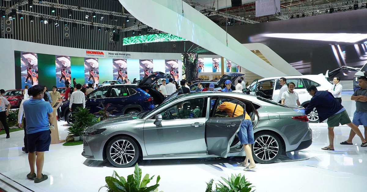 Toyota 'độc chiếm' phân khúc xe hybrid phổ thông tại Việt Nam