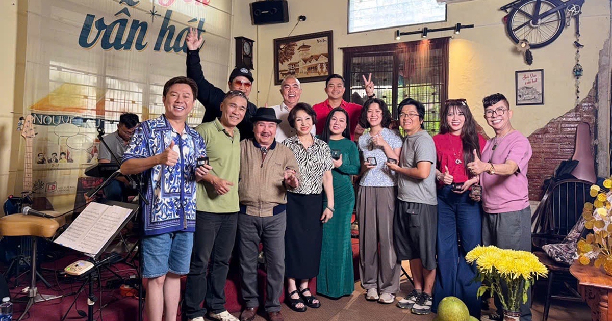 Nhạc sĩ Nhật Minh tự tin lên sân khấu ở tuổi U.90