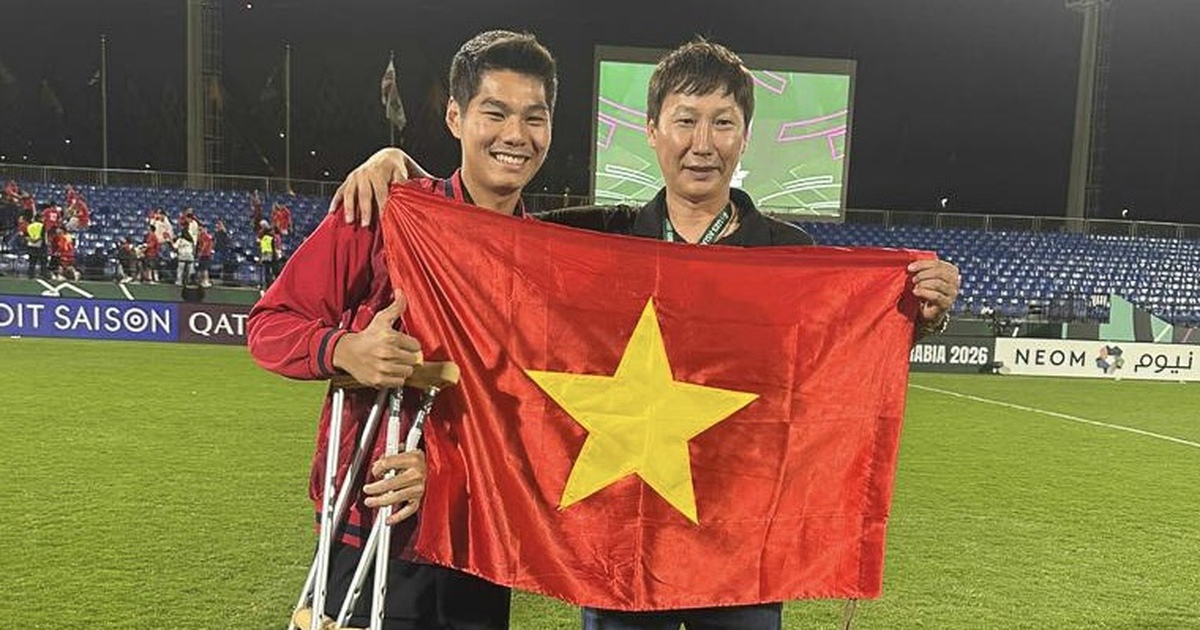 HLV Kim nghẹn ngào nhắc đến Hiểu Minh và tấm thẻ đỏ của Đình Bắc: U.23 Việt Nam cho tôi nhiều cảm xúc