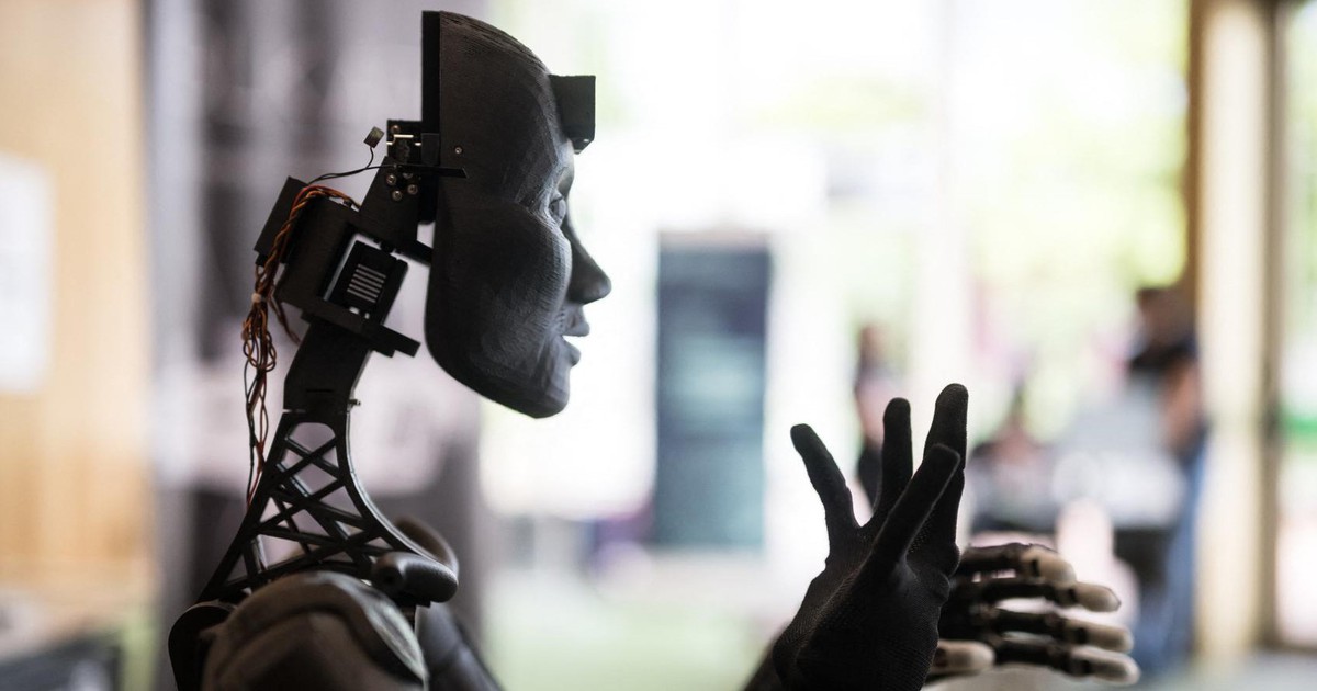 AI chưa thể thay con người, nhưng tạo ra "siêu nhân viên"