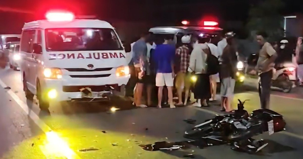 Tai nạn giữa xe cứu thương và xe máy khiến 2 người tử vong