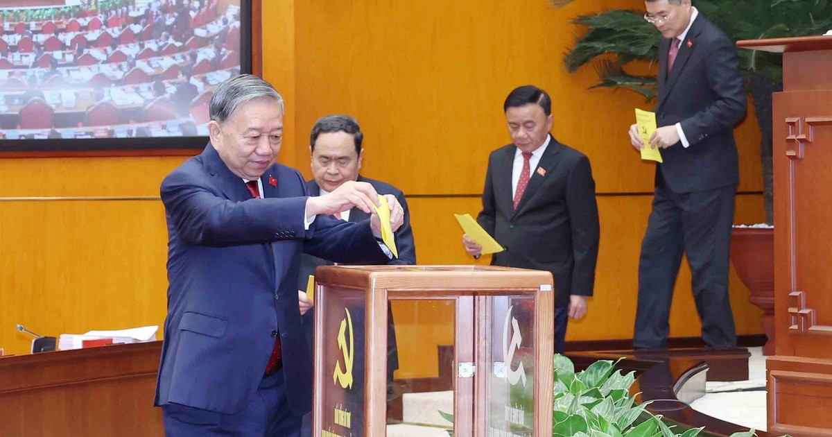 19 ủy viên Bộ Chính trị khóa XIV