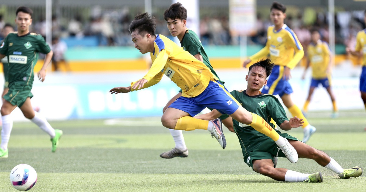 Kỷ lục 322 bàn thắng, 8 đội không lọt lưới, vào sân 2 giây đã ghi bàn