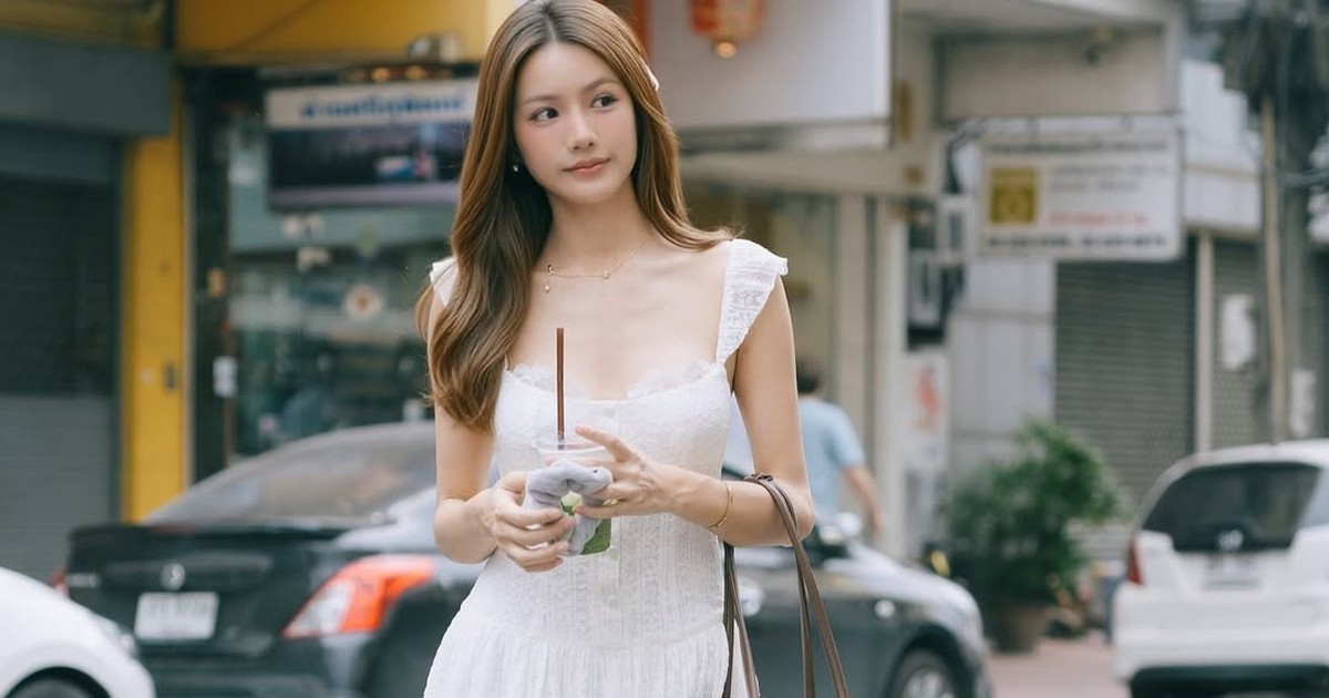 Váy dài và túi xách: bộ đôi nâng tầm vẻ thanh lịch