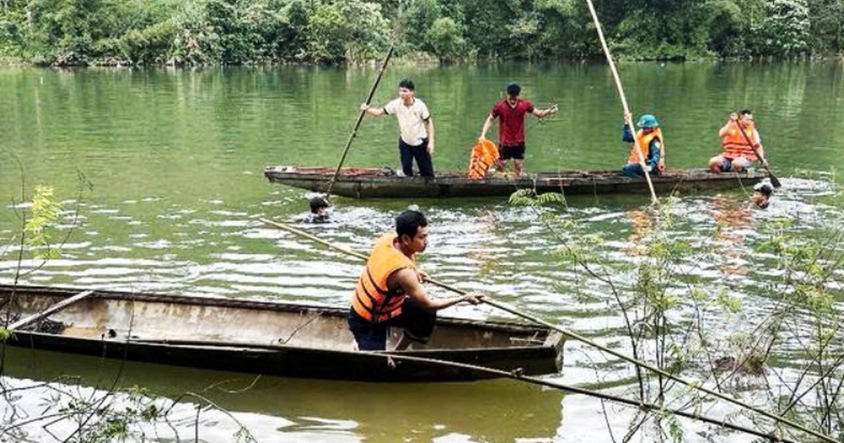 Đà Nẵng: Lật ghe trên hồ thủy điện khi đánh cá, bé trai 13 tuổi tử vong