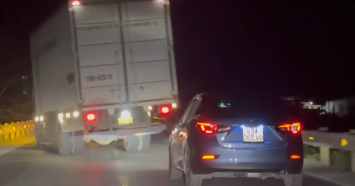 Xe 'chở cấu kiện' đánh võng trốn công an, lộ vụ buôn lậu thuốc lá lớn nhất Quảng Trị