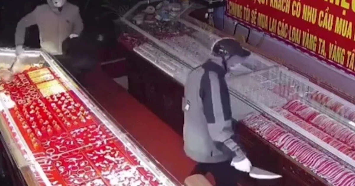 Truy bắt 2 nghi phạm cướp tiệm vàng ở Ninh Bình
