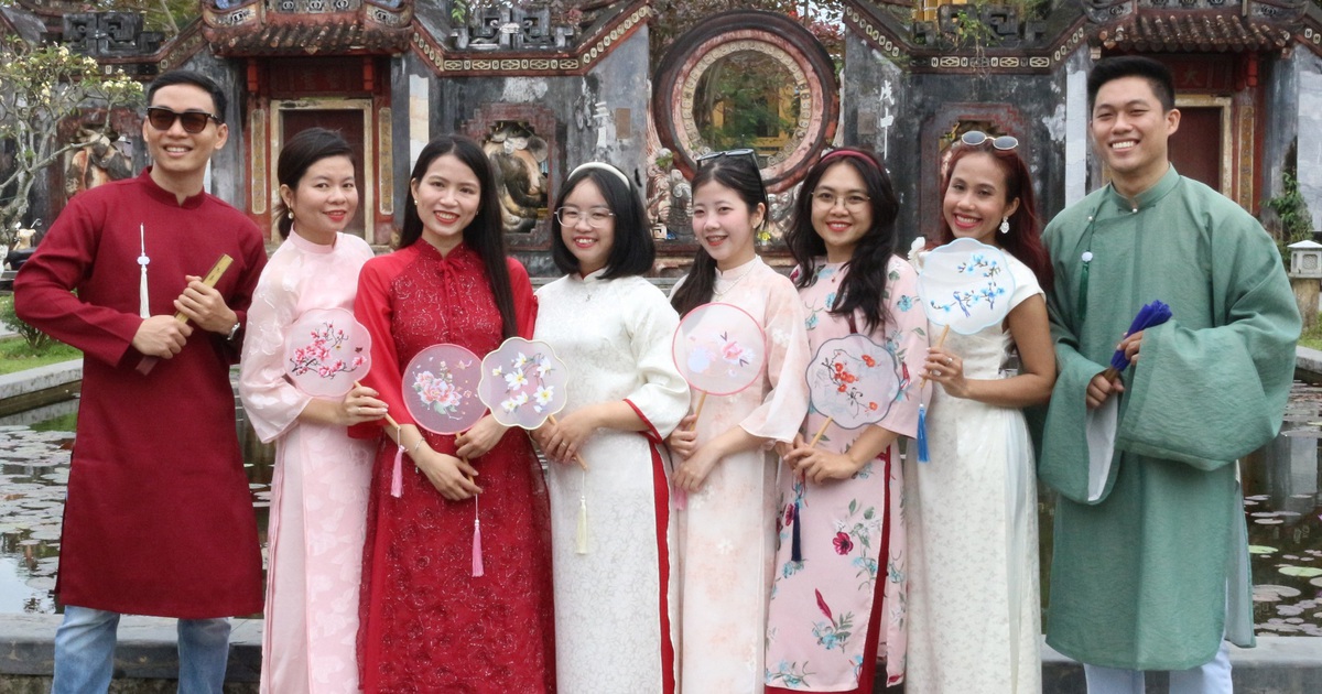 Địa chỉ chụp ảnh với áo dài tết được các 'nàng thơ' yêu thích