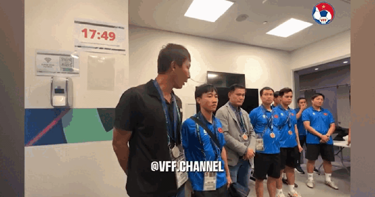 HLV Kim Sang-sik hé lộ sốc trong phòng thay đồ: 'Có những  cầu thủ đã bị tôi mắng...'