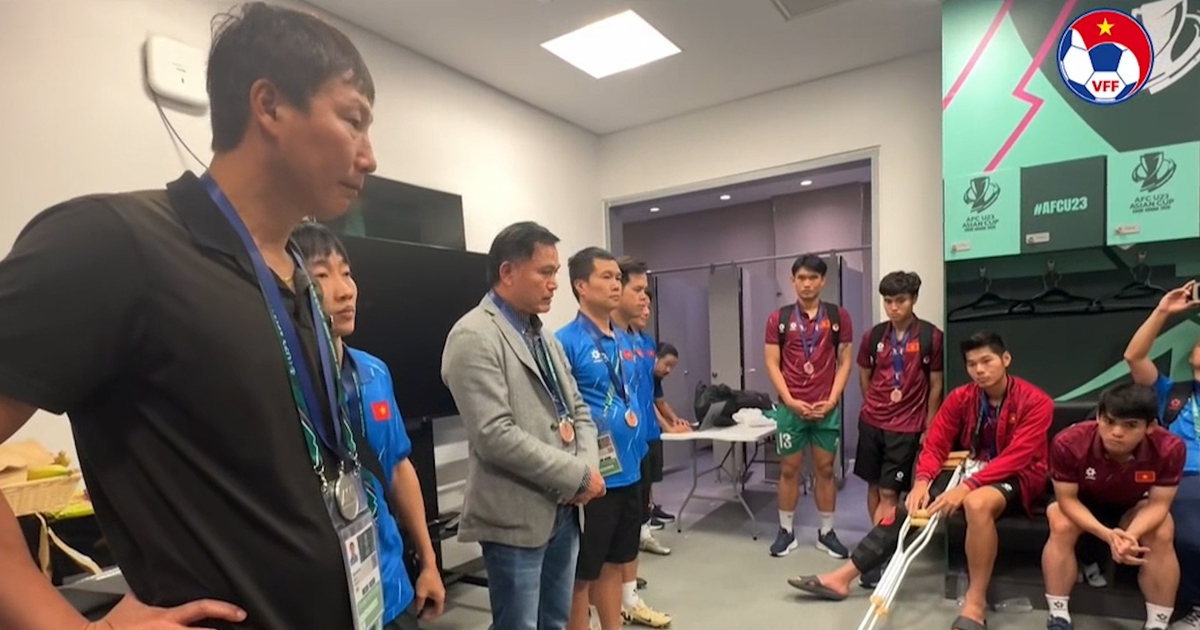 Trưởng đoàn dặn dò cực hay U.23 Việt Nam: 'Các giá trị ảo nâng mình lên được thì cũng vùi dập mình được'