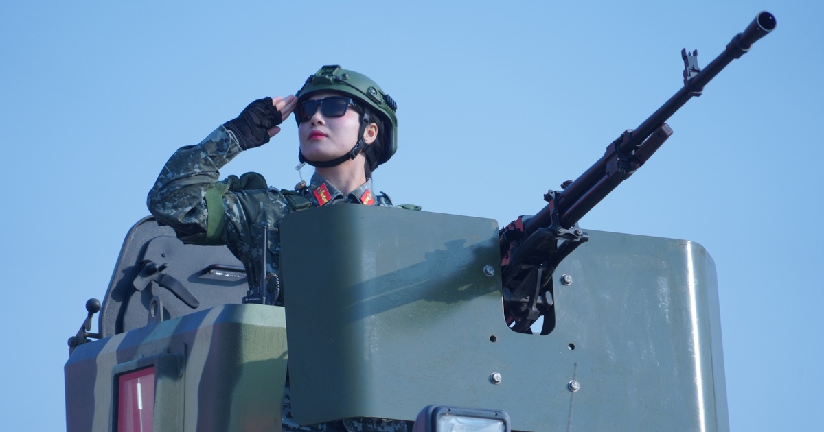 Những bóng hồng lặng lẽ tạo ‘lá chắn thép’ bảo vệ Đại hội Đảng