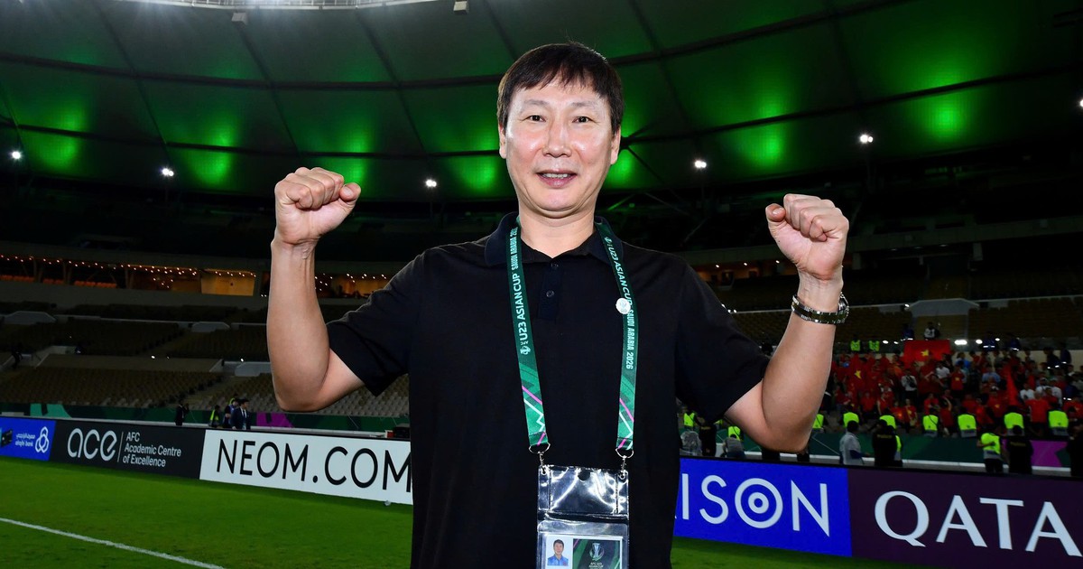 Ngày HLV Kim Sang-sik bước khỏi cái bóng của thầy Park Hang-seo: Việt Nam xin cảm ơn hai HLV đại tài