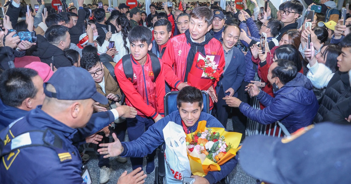 'Đệ tam châu Á' U.23 Việt Nam trở về trong vòng tay người hâm mộ