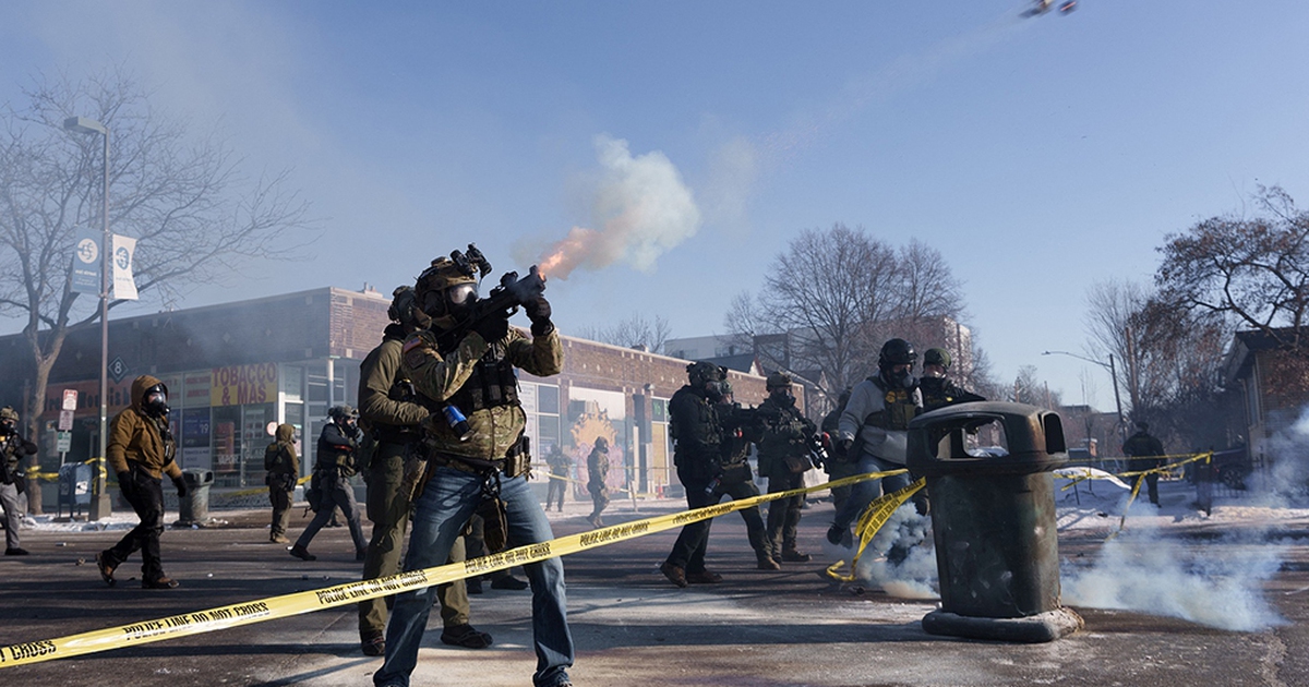 Căng thẳng đặc vụ liên bang Mỹ bắn chết người