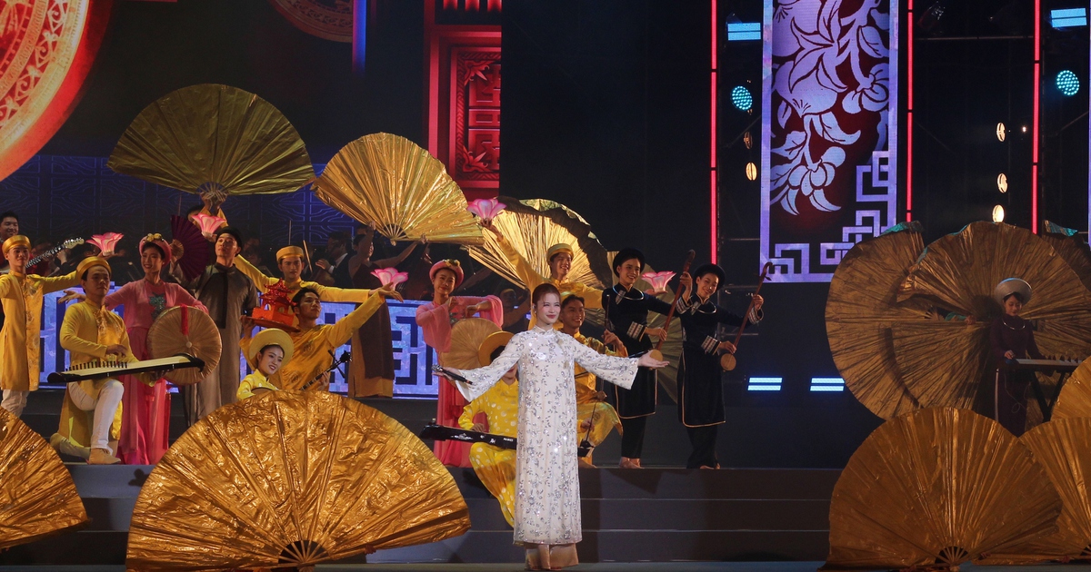 Đêm thành phố lung linh cùng 'Ánh sáng niềm tin và khát vọng'