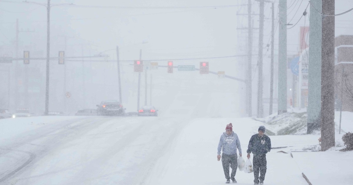 Nước Mỹ oằn mình trong bão tuyết