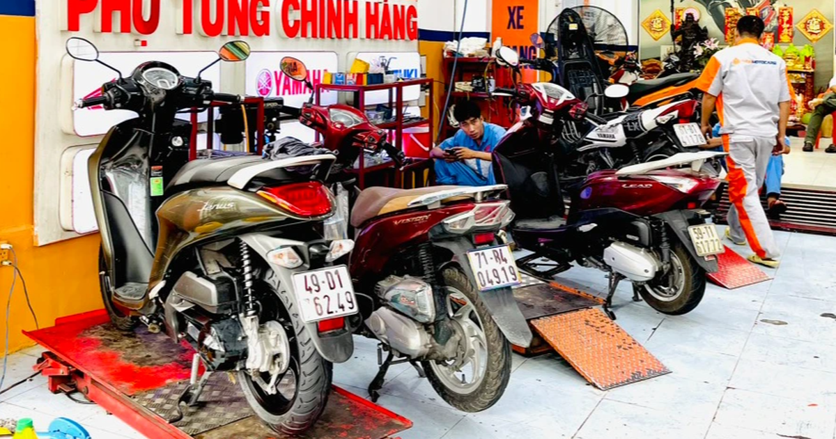 Xe máy thường hoạt động trong điều kiện kẹt xe, vì sao nên thay dầu sớm hơn?