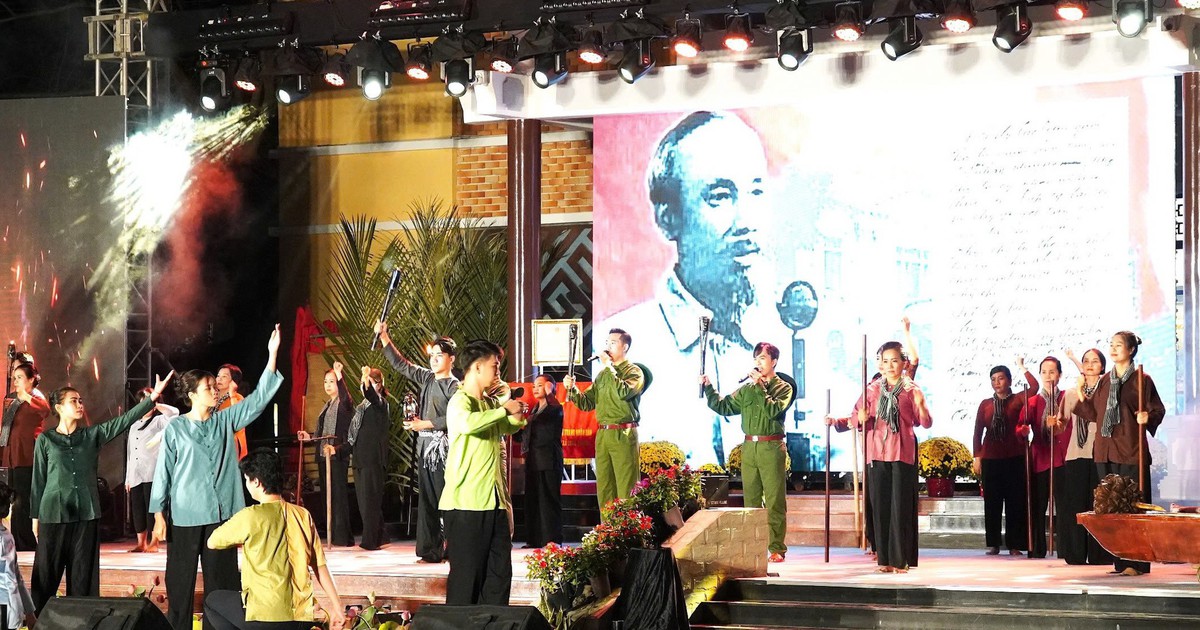 TP.HCM: Hào khí vùng bưng 6 xã sống lại trong đêm nghệ thuật ở Long Trường