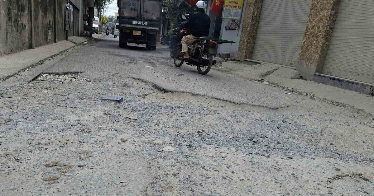 Đường hỏng, đi lại khó khăn