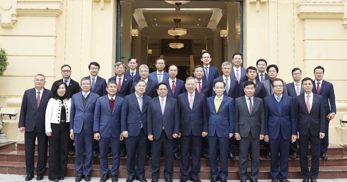 Tổng Bí thư làm việc với các đại sứ Việt Nam ở nước ngoài tham dự Đại hội XIV