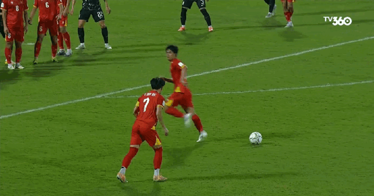 Động thái cực thú vị của Đình Bắc khi nhận danh hiệu Vua phá lưới châu Á, thốt lên: Trời ơi!