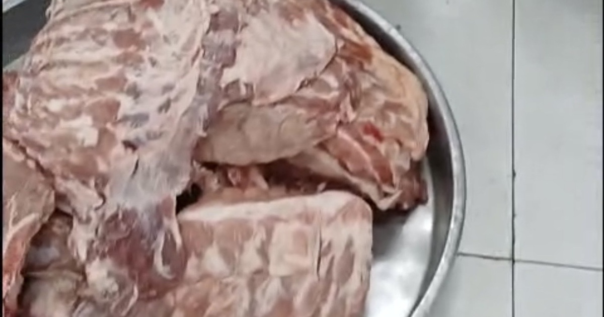 TP.HCM: Phường nói gì về vụ sườn heo kém chất lượng giao cho bếp ăn học sinh?