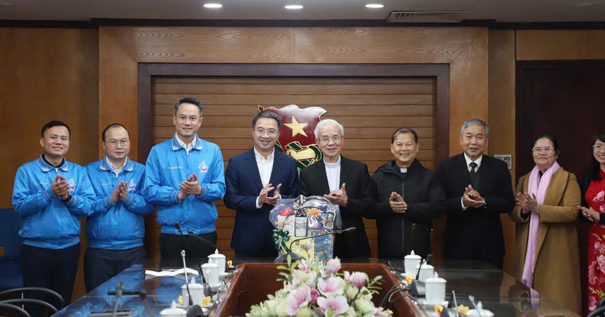 Linh mục Giuse Trần Xuân Mạnh chúc tết Hội Liên hiệp thanh niên Việt Nam