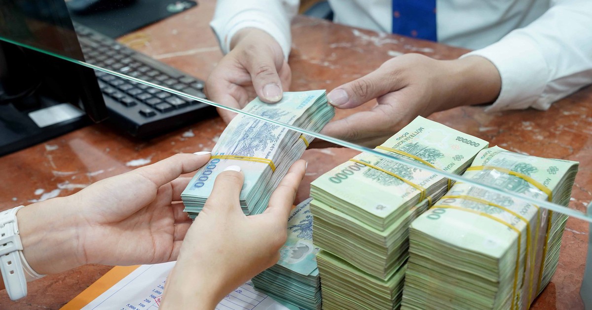 Nhận thưởng Tết Bính Ngọ 2026 bằng vàng, voucher phải nộp thuế ra sao?