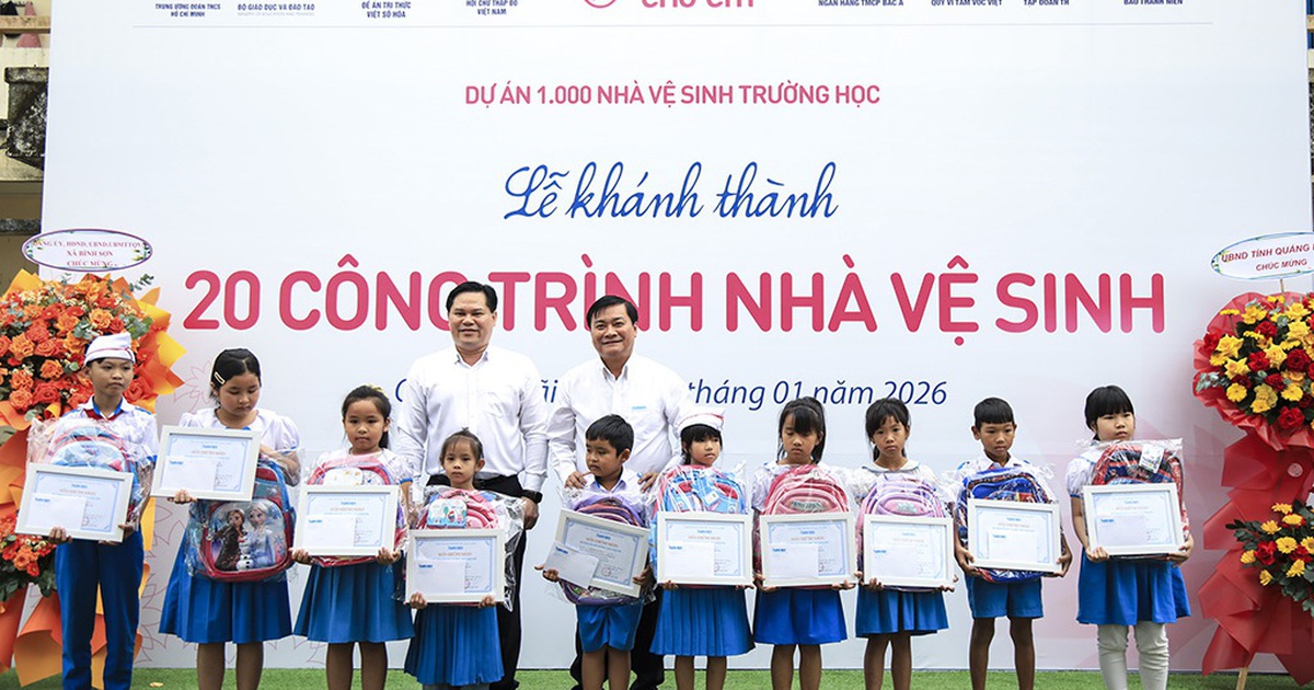 Trao học bổng, khánh thành 20 nhà vệ sinh cho học sinh Quảng Ngãi: Chung tay vì tương lai