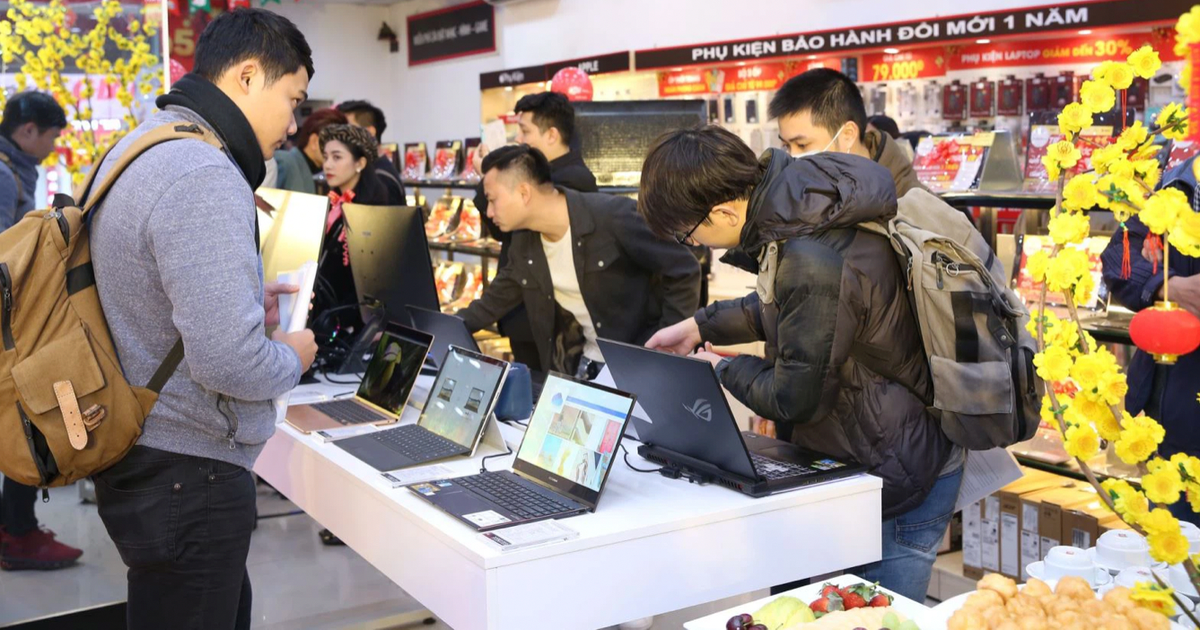 Thị trường smartphone, laptop mùa cuối năm 'ngược chiều'