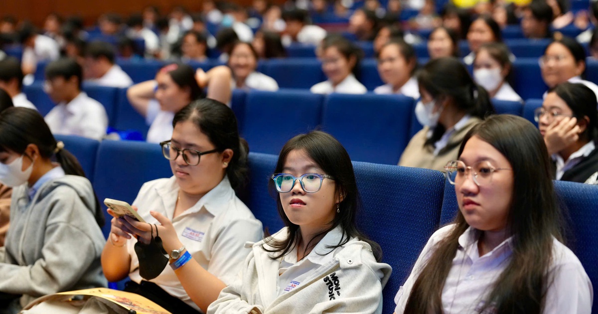 Từ dự báo tương lai gây sốc của Elon Musk, thí sinh chọn ngành thế nào?