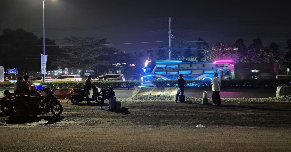 Rời thành phố về quê đón tết sớm