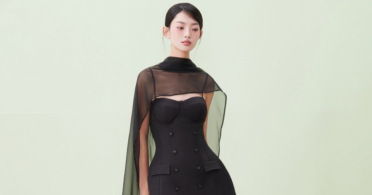Voan mỏng layer áo corset, tôn lên nét gợi cảm lôi cuốn
