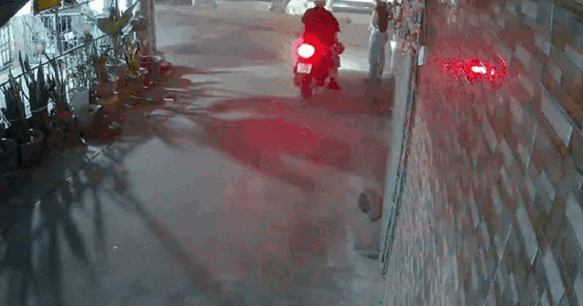 Công an truy tìm người đàn ông quấy rối cô gái trong hẻm ở TP.HCM